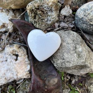 Scolecite Heart (scol8)